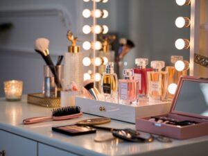 Perfumy na marmurowym tle