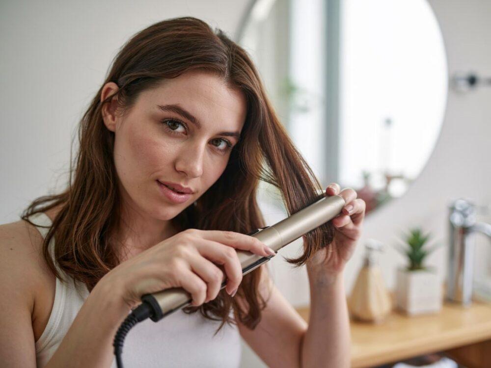 Podnoszenie włosów przy skórze głowy