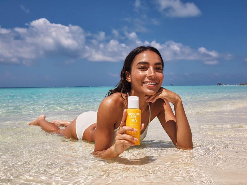 butelki z kremem przeciwsłonecznym