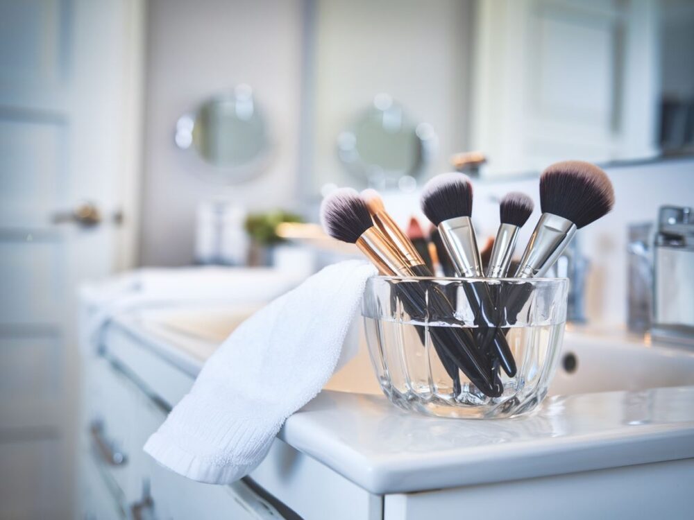czyste pędzle kosmetyczne