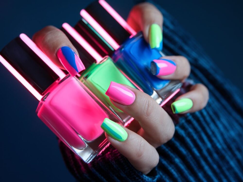 fluorescencyjne paznokcie