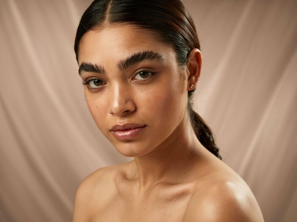 idealny kształt brwi