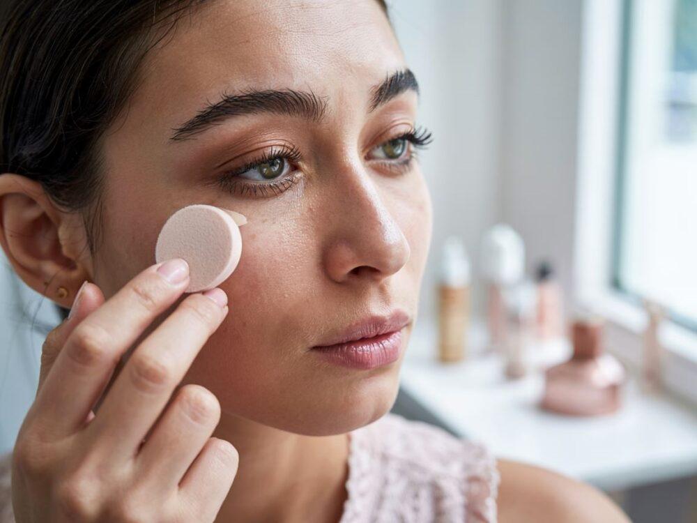 makijaż korektorem pod oczami