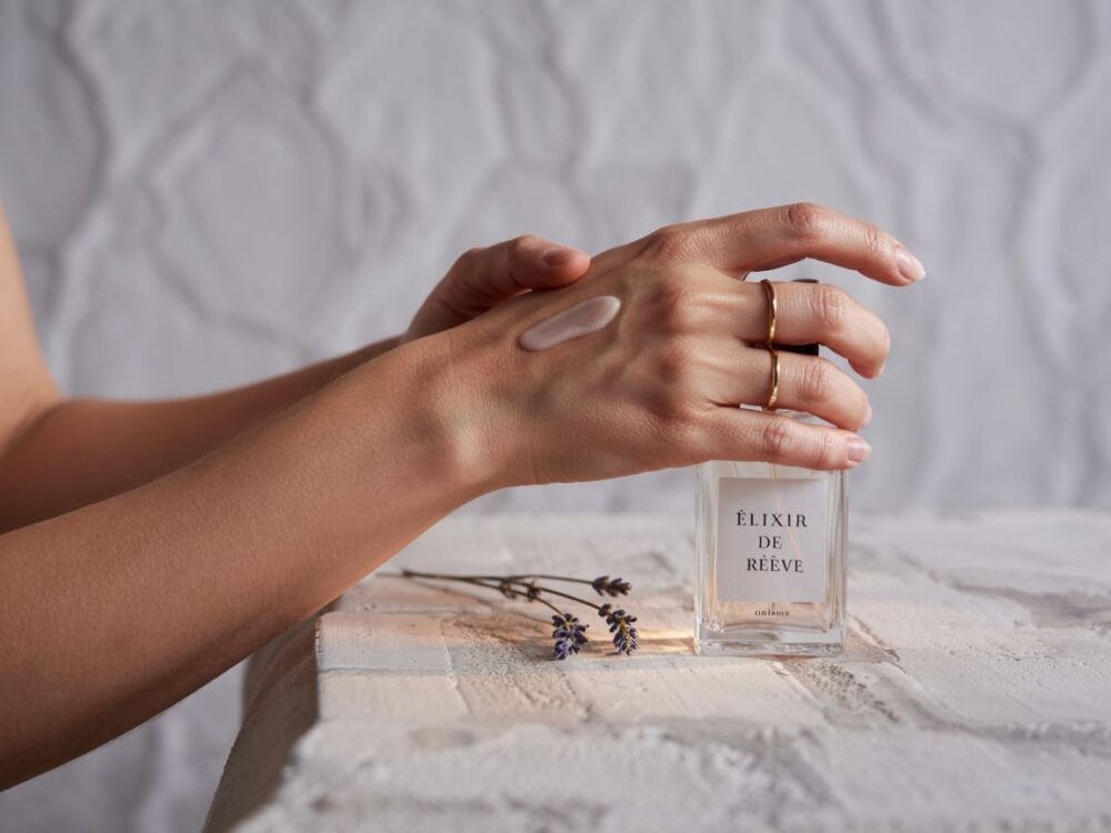 perfumy za uchem